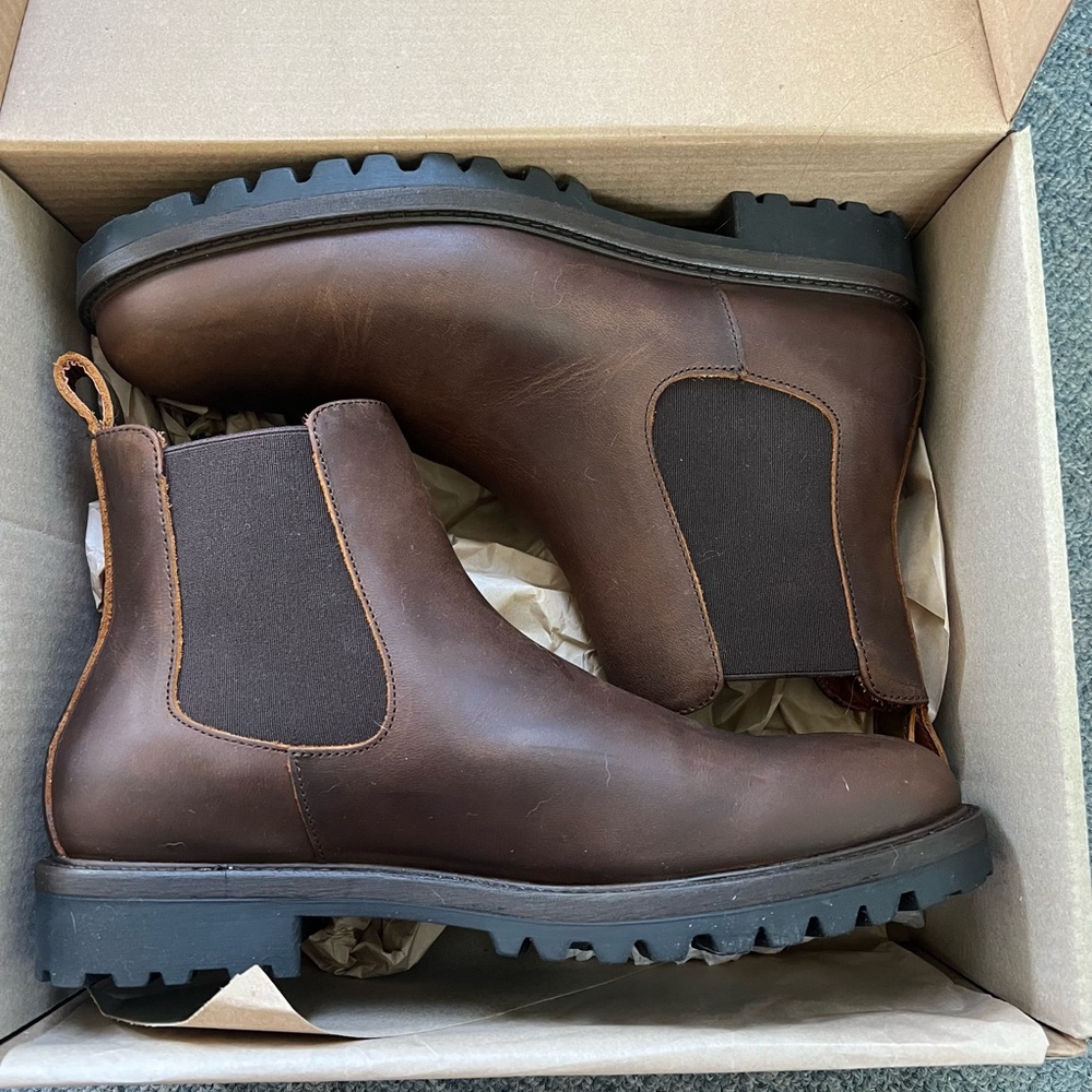 NWT Portland Leather Men’s Chelsea Boots, size 9